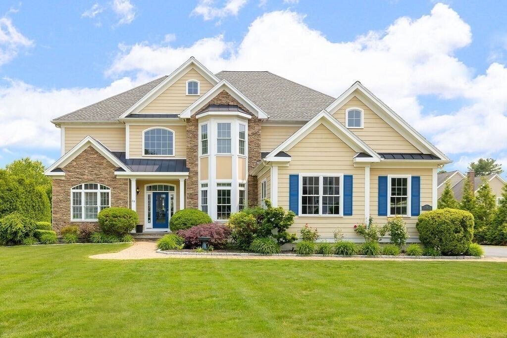 19 Langdon Rd in Norwood, MA - Building Photo