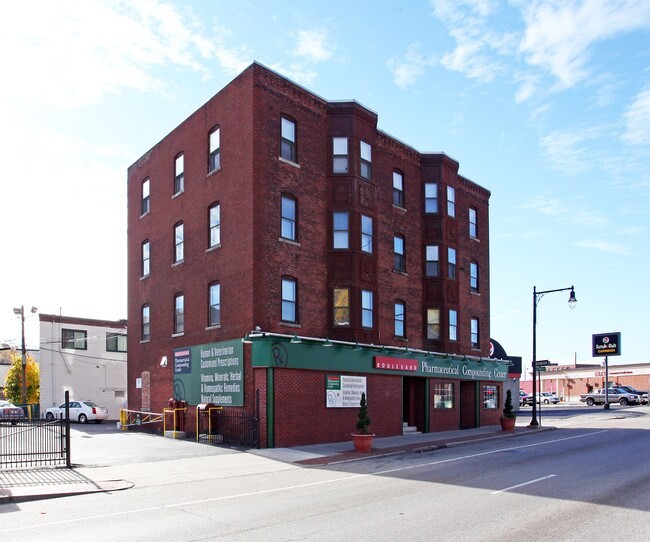 149-151 Shrewsbury St in Worcester, MA - Foto de edificio - Building Photo
