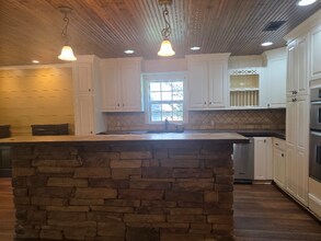 547 Toonigh Rd in Woodstock, GA - Building Photo - Building Photo