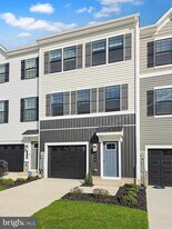 466 Still Feather Ave in La Plata, MD - Building Photo