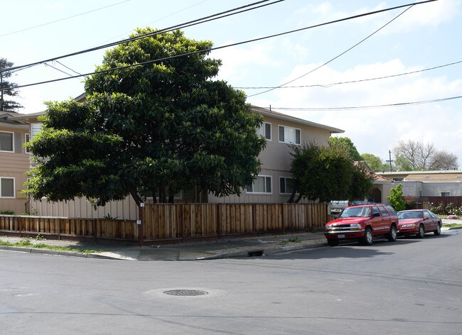 202 Linden St in Redwood City, CA - Building Photo - Building Photo