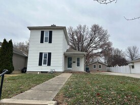 2911 Hampshire St in Quincy, IL - Building Photo