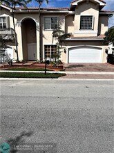 17989 SW 54th St in Miramar, FL - Foto de edificio - Building Photo