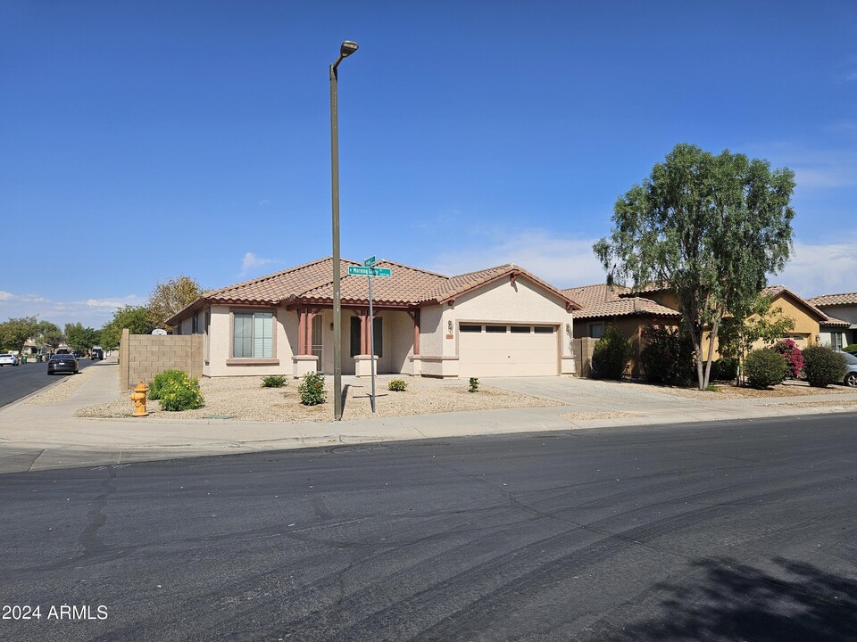 15476 W Morning Glory St in Goodyear, AZ - Foto de edificio