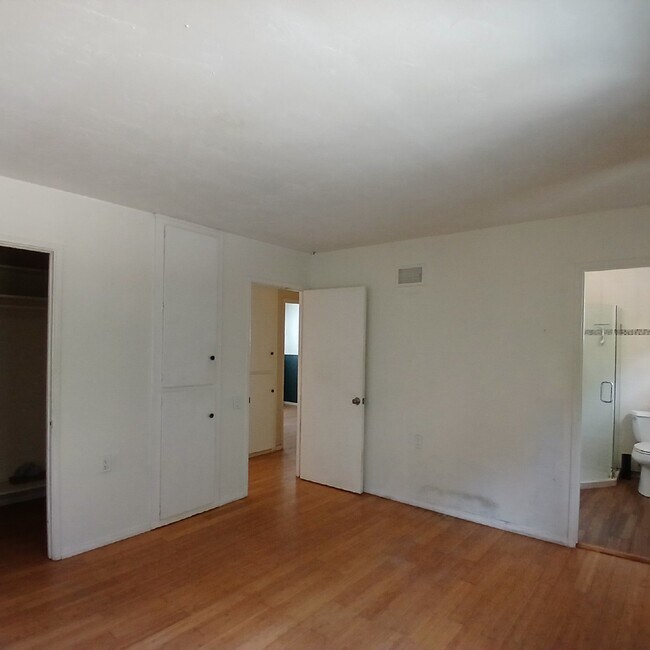 4849 54th St in San Diego, CA - Foto de edificio - Building Photo