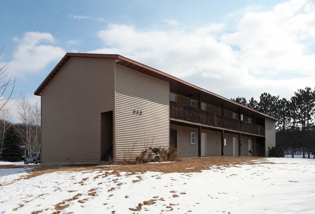 312 Micheels Ln in Menomonie, WI - Building Photo