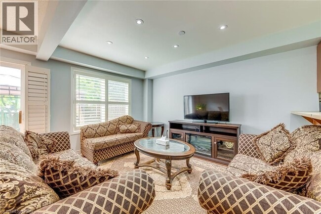 4084 Kryzan Dr in Burlington, ON - Building Photo - Building Photo