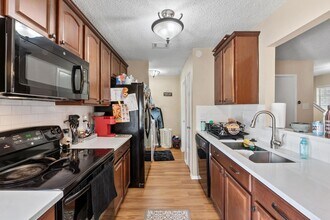 1015 E Yager Ln, Unit 56 in Austin, TX - Building Photo - Building Photo