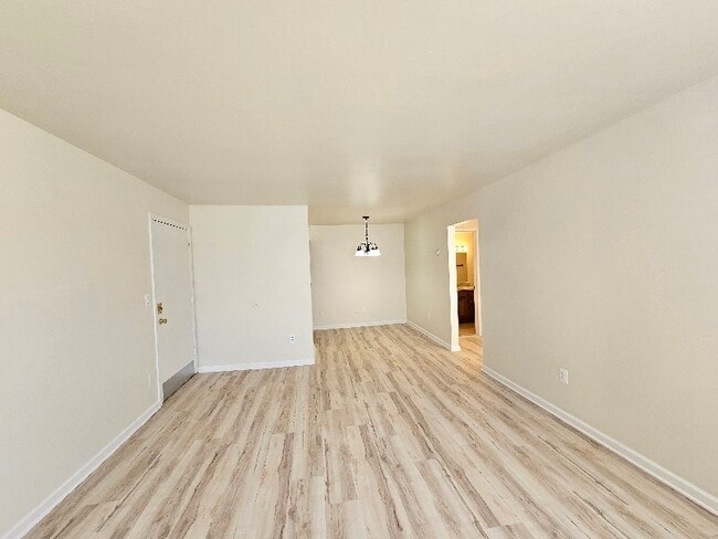 1887 W 13 Mile Rd
