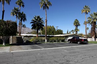 545 S Desert View Dr in Palm Springs, CA - Building Photo