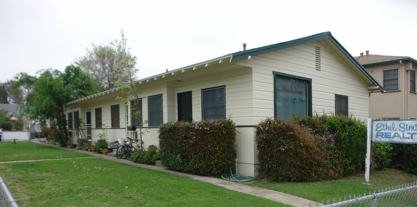 1924 Lincoln Ave in Pasadena, CA - Foto de edificio