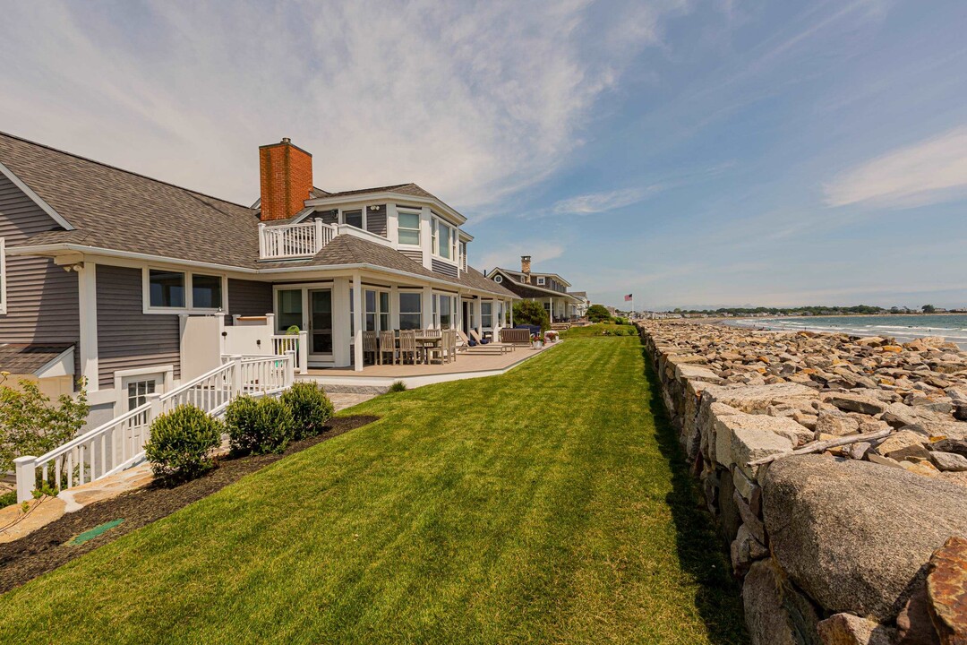 2326 Ocean Blvd in Rye, NH - Building Photo