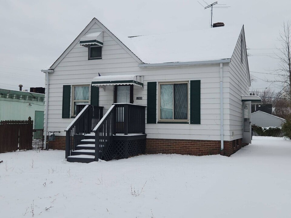 12908 Crossburn Ave in Cleveland, OH - Building Photo