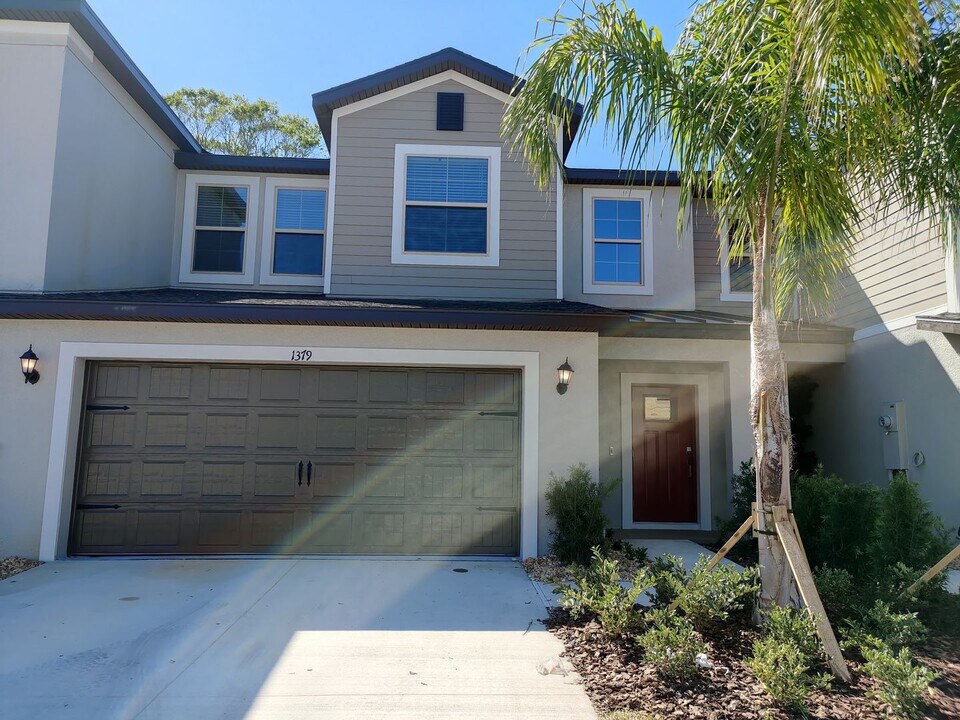 1379 White Fox Run in Lutz, FL - Building Photo