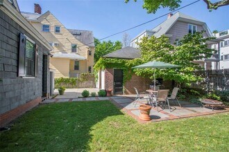 8 Moses Brown St in Providence, RI - Building Photo - Building Photo