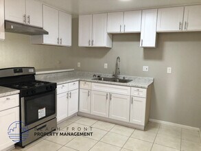 2186 Pacific in Costa Mesa, CA - Foto de edificio - Building Photo