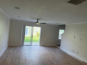 673 Cresting Oak Cir in Orlando, FL - Building Photo - Building Photo