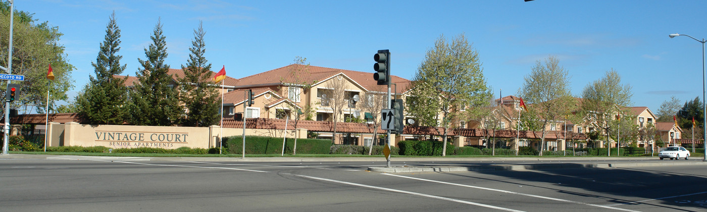 Vintage Court Apartments in Union City, CA - Building Photo