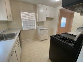 1833 Parkside Dr in Walnut Creek, CA - Building Photo - Building Photo