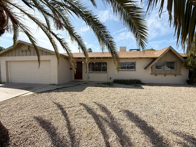 property at 3147 W Pershing Ave