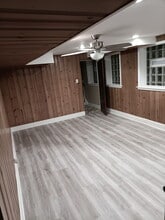 8227 S Chappel Ave in Chicago, IL - Building Photo - Building Photo
