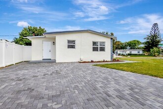 1335 Lee St in Delray Beach, FL - Building Photo - Building Photo
