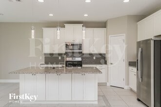 7512 Lantern Park Ave, Unit 41A in Apollo Beach, FL - Foto de edificio - Building Photo