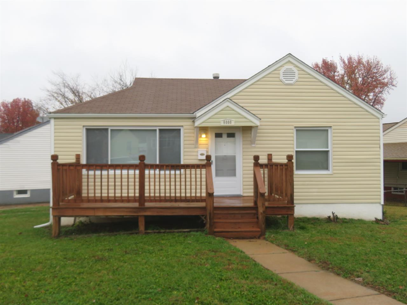 6000 Cascade Dr in Berkeley, MO - Building Photo