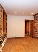 E. E 2nd St in New York, NY - Foto de edificio - Building Photo