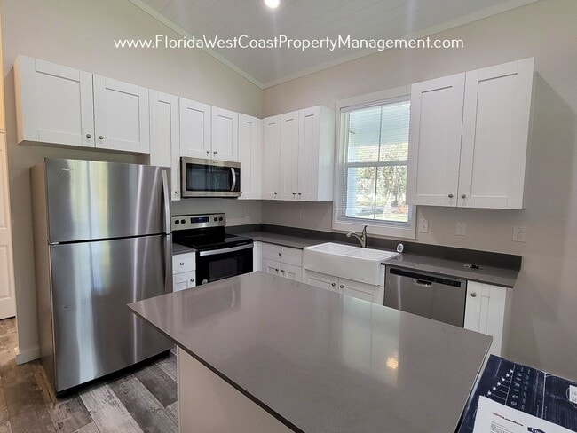 567 18th St E in Bradenton, FL - Building Photo - Building Photo