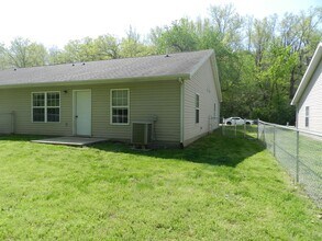 108 Booker Rd in Waynesville, MO - Building Photo - Building Photo