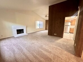 1473 Manzanita Ave in Chico, CA - Building Photo - Building Photo