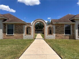 14 West Dr in Edinburg, TX - Building Photo