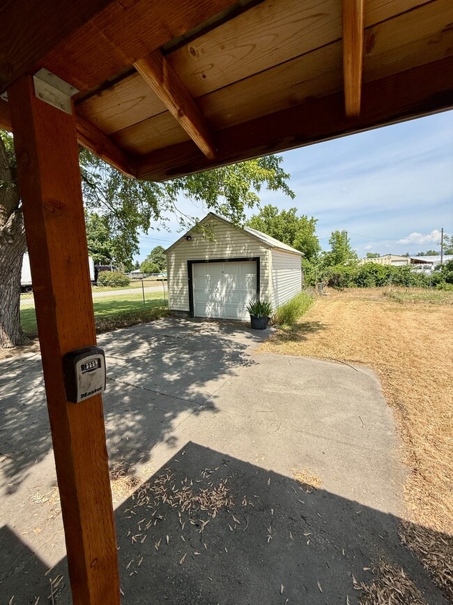 14119 E 8th Ave in Spokane Valley, WA - Foto de edificio - Building Photo