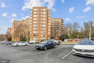 4000 Tunlaw Rd NW, Unit 611 in Washington, DC - Building Photo - Building Photo