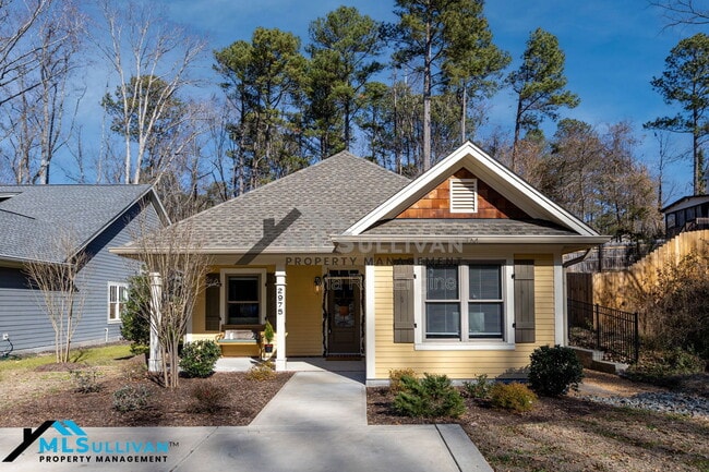 property at 2975 Carolyn Dr