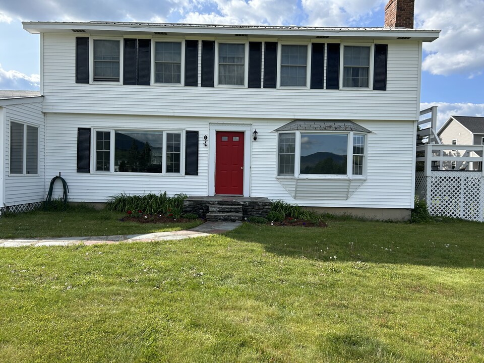 31 Highlander Dr, Unit 201 in Jeffersonville, VT - Building Photo