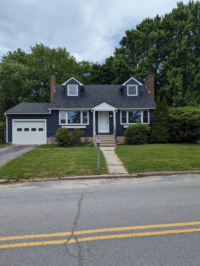210 Champlain Dr