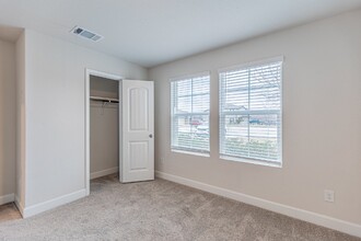 1429 Acorn Wood in Seguin, TX - Foto de edificio - Building Photo