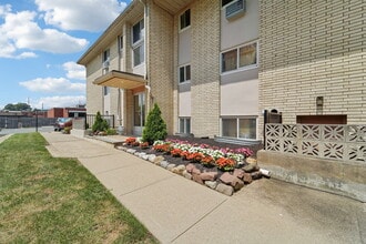 Haledon Estates Apartments in Haledon, NJ - Foto de edificio - Building Photo