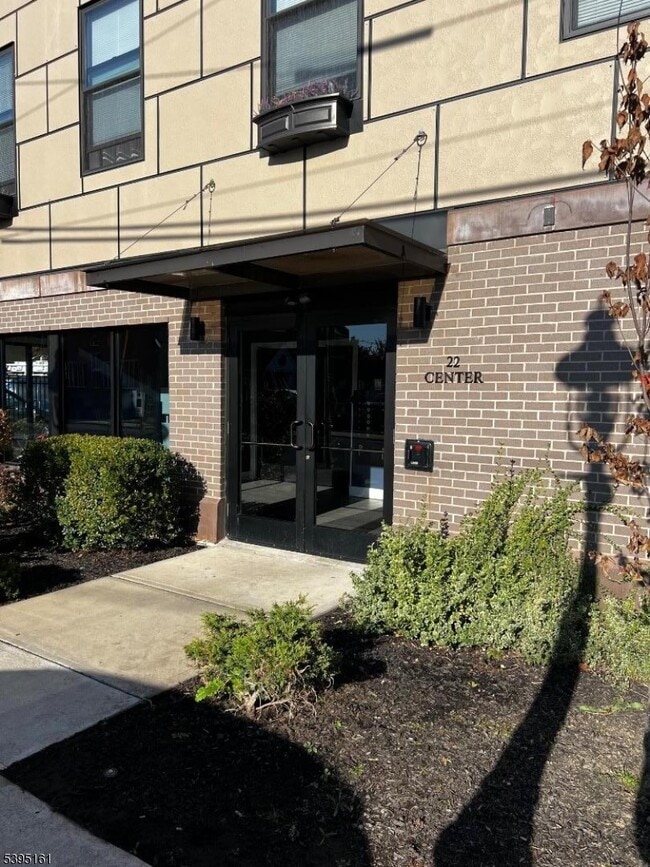 22 Center St in Metuchen, NJ - Building Photo - Building Photo