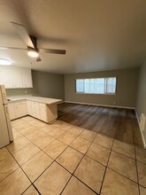 303 Lee St in Oakland, CA - Foto de edificio - Building Photo