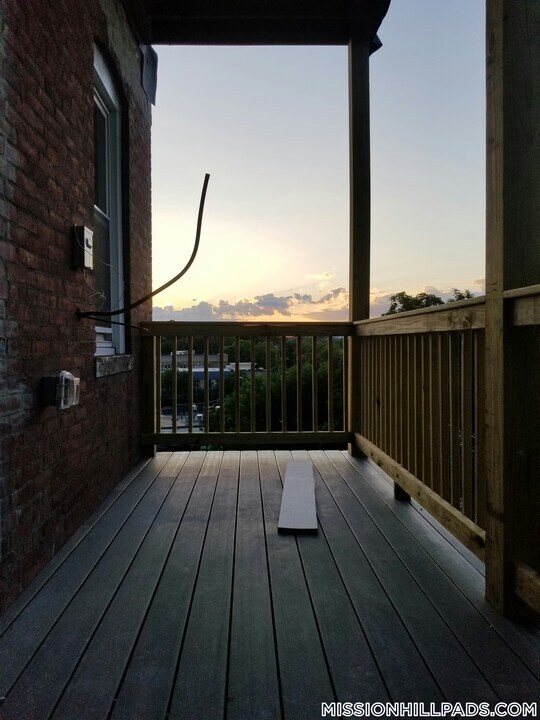 20 Winthrop St in Boston, MA - Building Photo