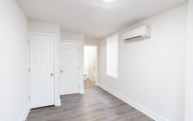 4465 N Gratz St photo'