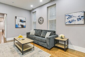 2148 W Chicago Ave in Chicago, IL - Building Photo - Building Photo