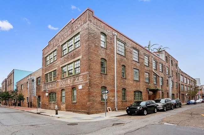 1029 Annunciation St in New Orleans, LA - Building Photo - Building Photo