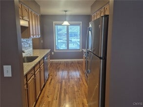 100 Midlake Cir in East Syracuse, NY - Building Photo - Building Photo