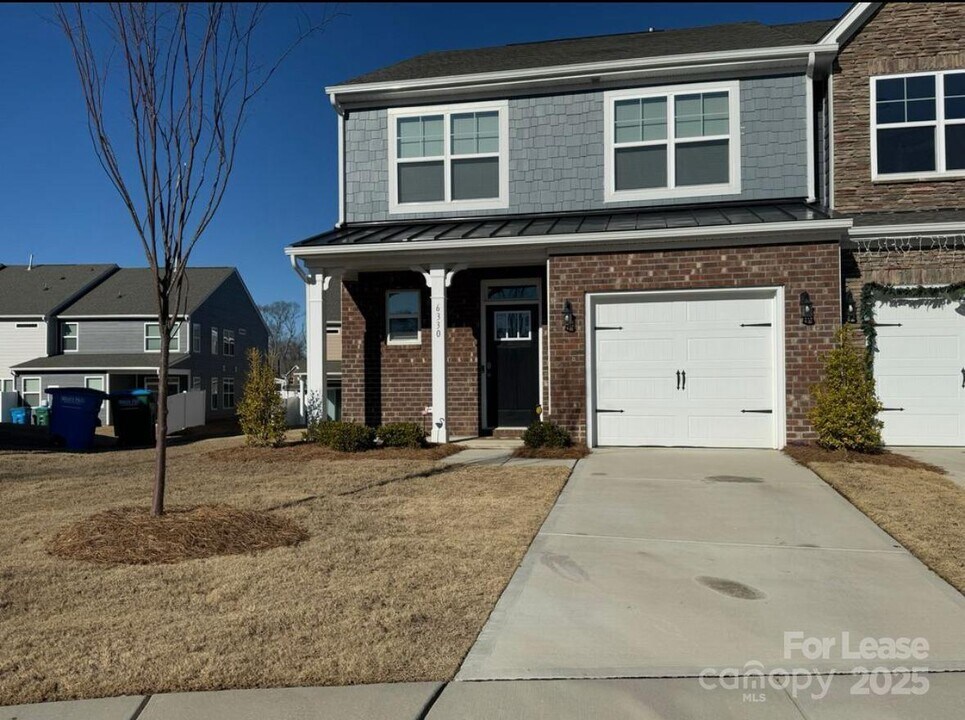6330 Keeton Ln in Harrisburg, NC - Building Photo