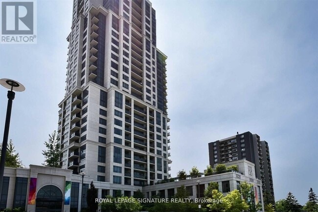 2 Eva Rd in Toronto, ON - Building Photo - Building Photo