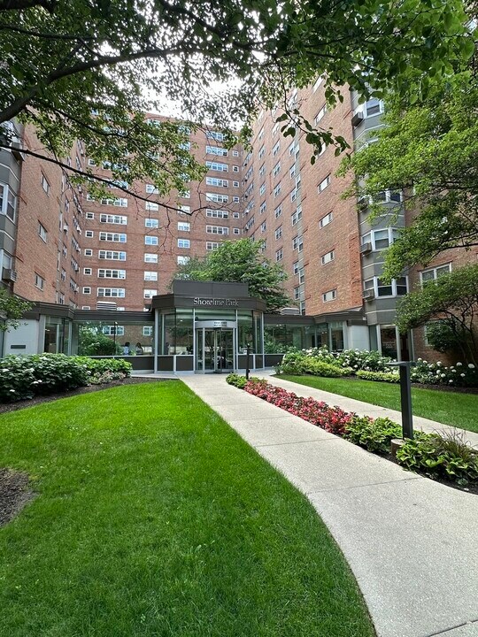 4960 N Marine Dr in Chicago, IL - Building Photo